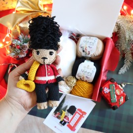 Kit Crochet Milord, ours garde royale – Coffret Complet, Patron PDF