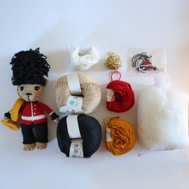 Kit Crochet Milord, ours garde royale – Coffret Complet, Patron PDF