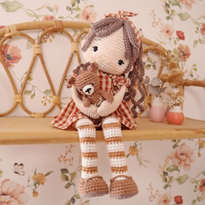 Kit Crochet Lison, jolie poupée et son doudou – Coffret Complet, Patron PDF